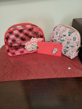 NWT Disney Pink & Coral Minnie Mouse 3 Piece Pouch Set with Print